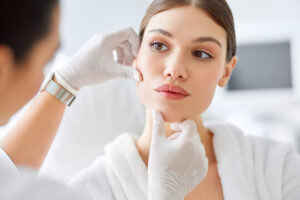 Best skin specialist in Lahore treating patient with skin consultation